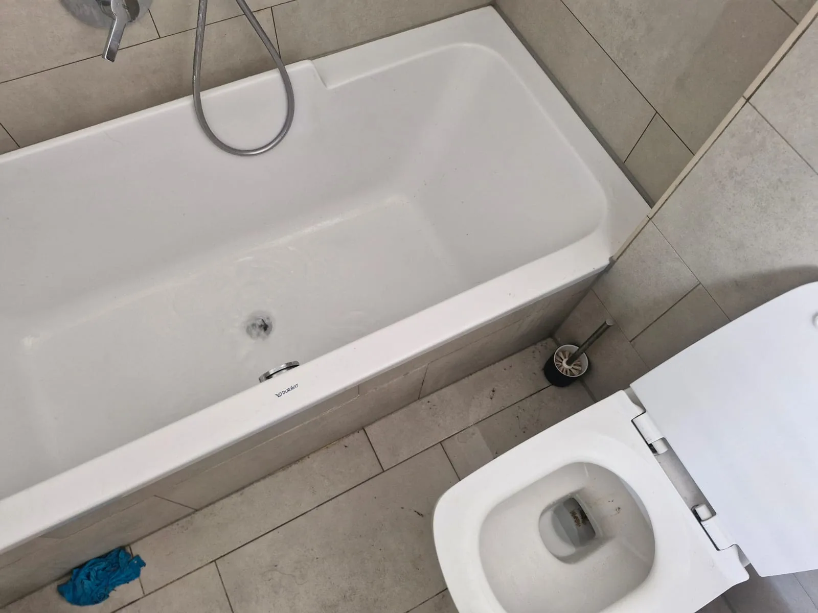 Rohrreinigung Bielefeld – Ablauf nach der Reinigung, das Wasser läuft wieder frei ab
